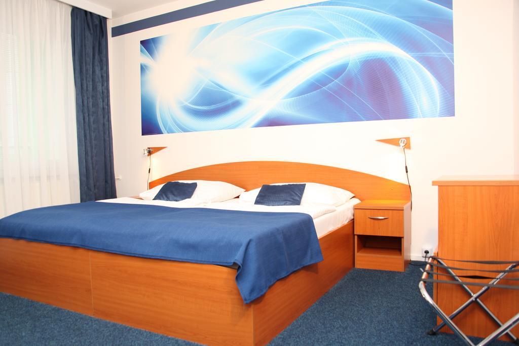 Hotel Krystal Hodonín Dış mekan fotoğraf