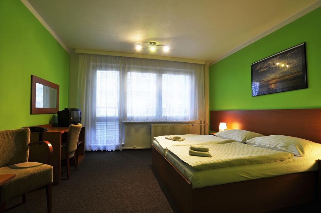 Hotel Krystal Hodonín Dış mekan fotoğraf