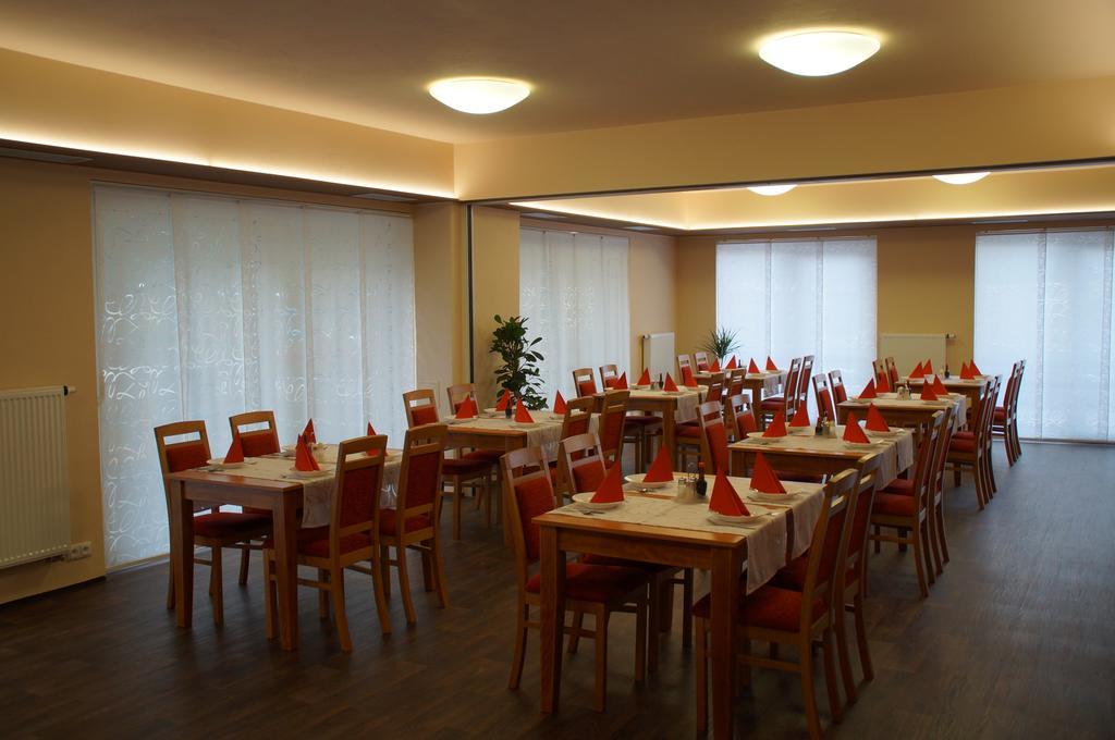 Hotel Krystal Hodonín Dış mekan fotoğraf