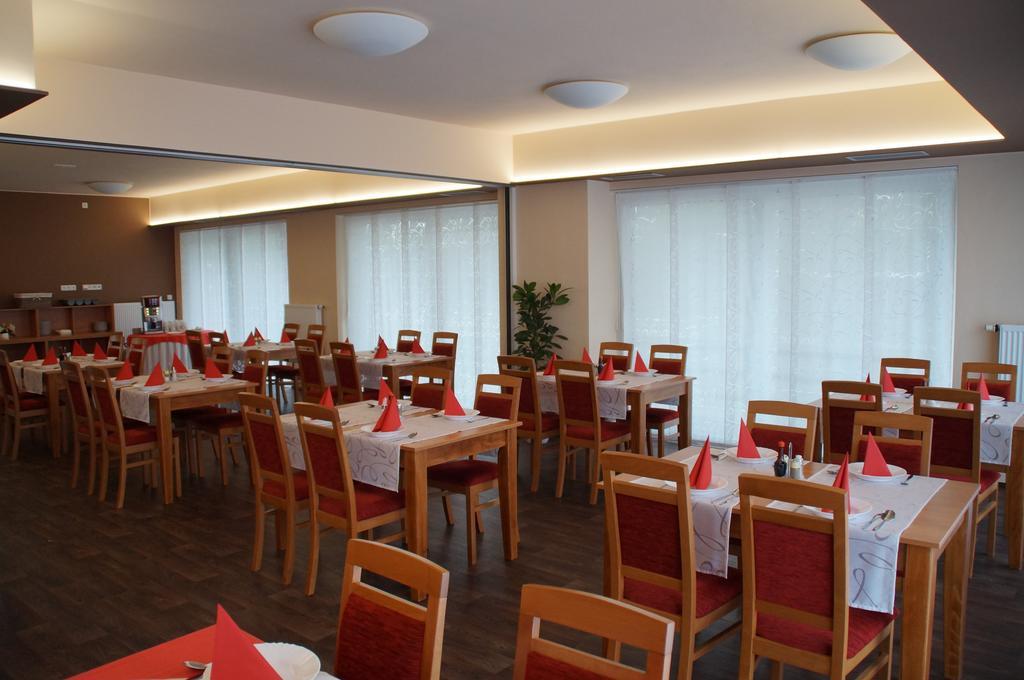 Hotel Krystal Hodonín Dış mekan fotoğraf