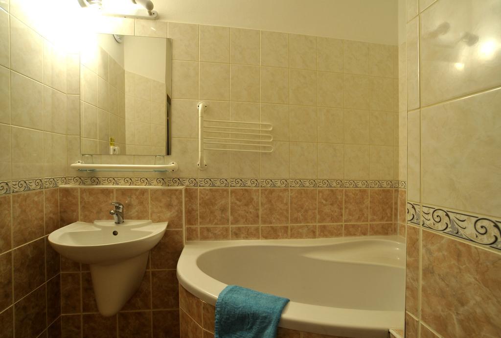 Hotel Krystal Hodonín Dış mekan fotoğraf