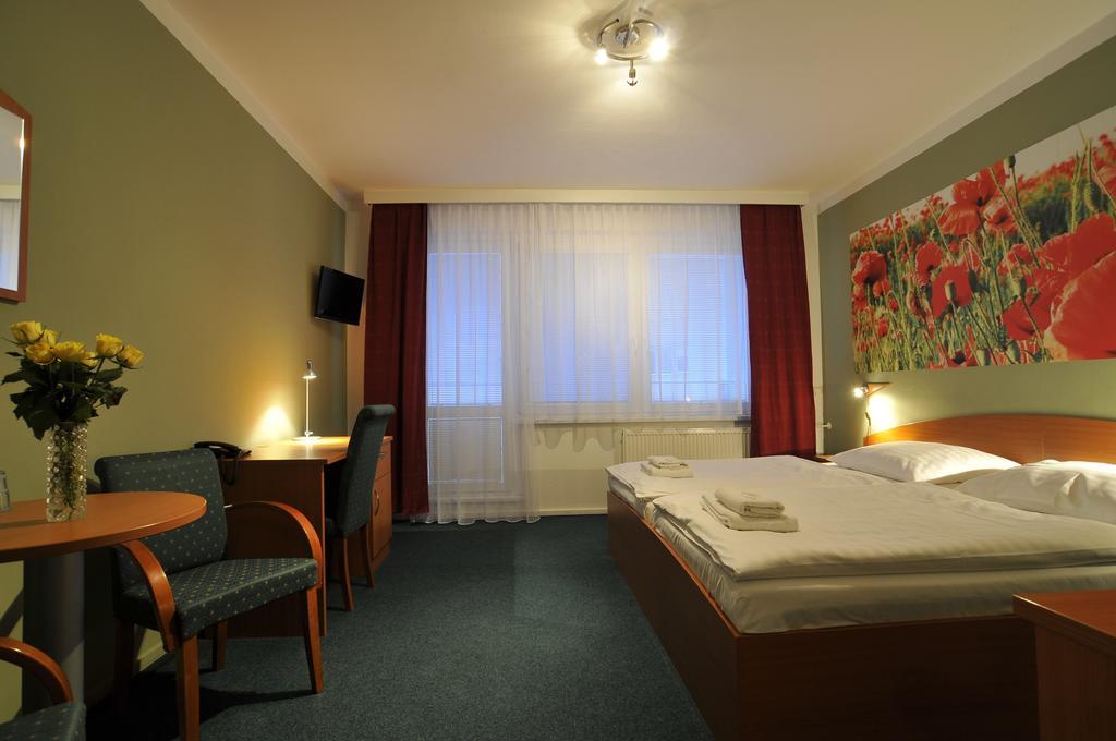 Hotel Krystal Hodonín Dış mekan fotoğraf