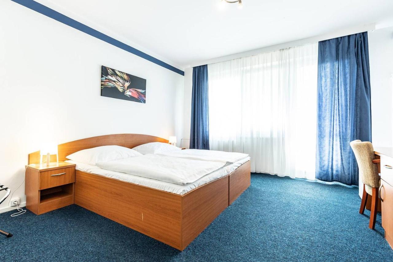 Hotel Krystal Hodonín Dış mekan fotoğraf