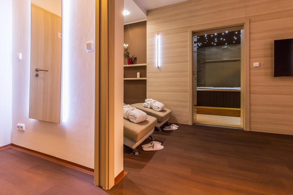 Hotel Krystal Hodonín Dış mekan fotoğraf
