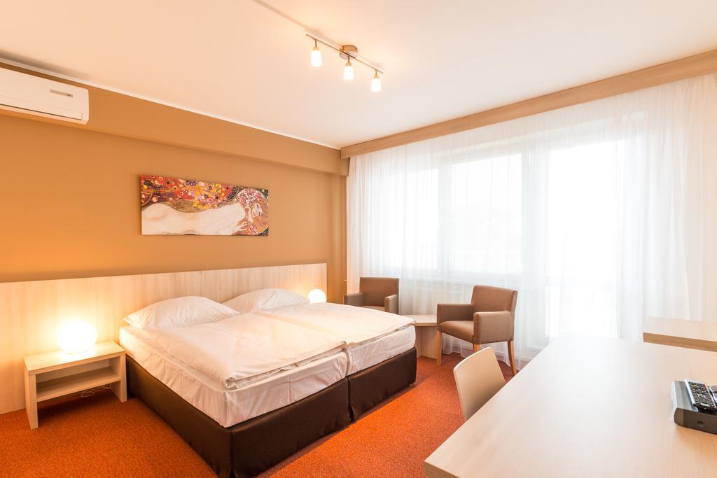 Hotel Krystal Hodonín Dış mekan fotoğraf